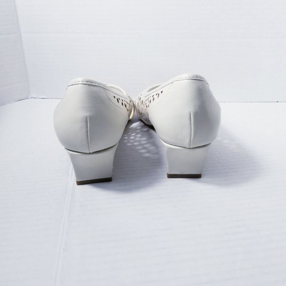 EASY STREET CREAMY WHITE HEELS SIZE 8.5 WIDE - Picture 8 of 15